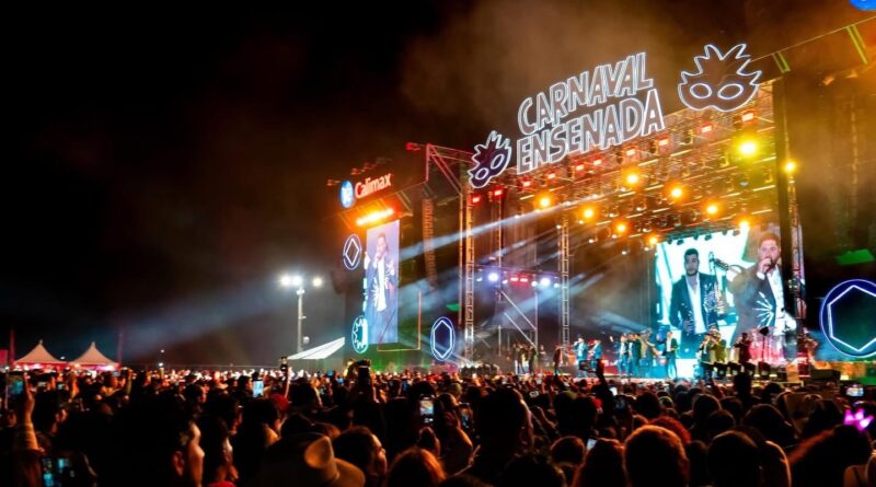 Banda MS hace historia en el Carnaval de Ensenada